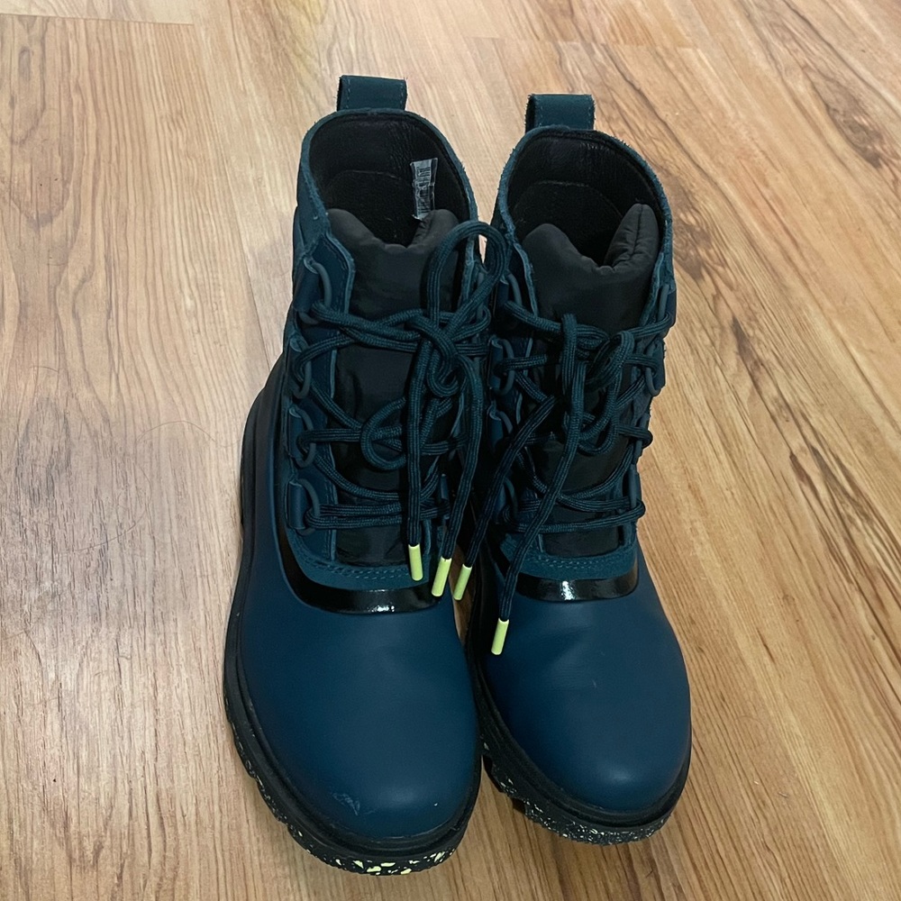 Sorel Joan of arctic NEXT size 5.5 women 3.5 kids in blue w/ speckled sole
